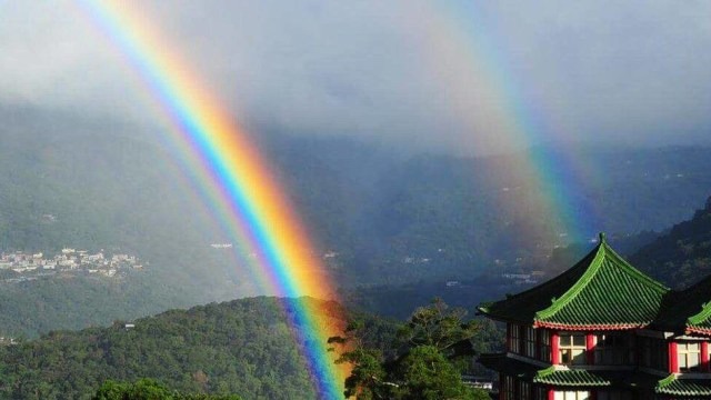 Tidak Ada Warna Ungu di Pelangi